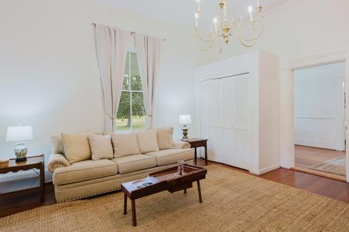 Historic Farmhouse with Porch 85Acre Trails - image 2