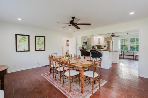 Historic Farmhouse with Porch 85Acre Trails - image 7