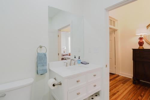 Historic Farmhouse with Porch 85Acre Trails - image 12