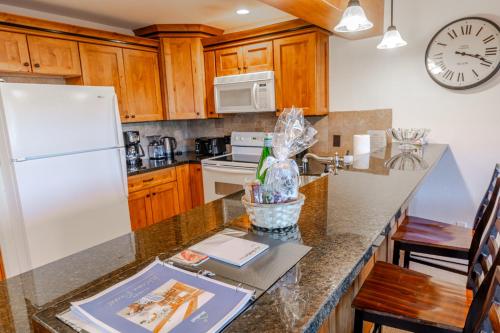 . Snowmass 2br Getaway Pool, Hot Tub & Ski Access - D2