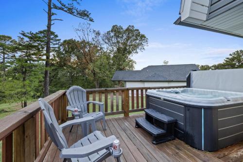Lake Retreat Hot Tub Game Room Grill in Prairie Creek (AR)