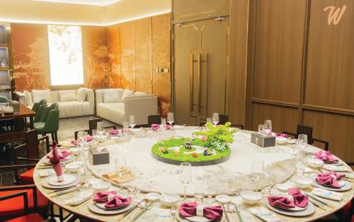 Restaurant, Wisney Hotel in Victory Beach