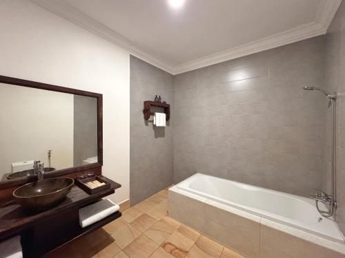 room detail thumbnail 2