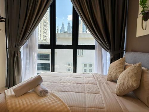 Majestic Suites Klcc BY Mimi - image 14