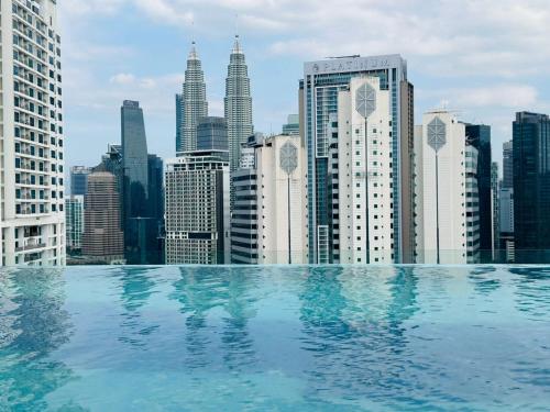 Majestic Suites Klcc BY Mimi - image 8