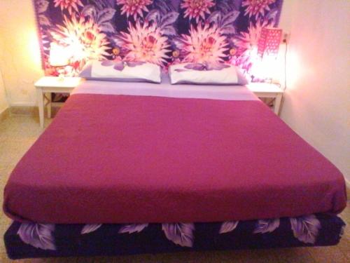  Small Double Room with Shared Bathroom image 2