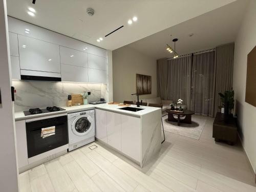 Sky High Premium 1BR with Stunning Views - image 9