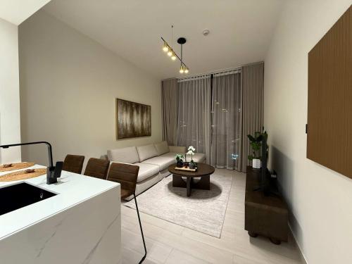 Sky High Premium 1BR with Stunning Views Dubai