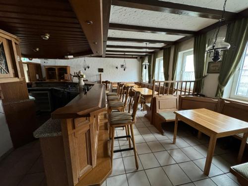 餐廳, Zur goldenen Krone Pension Stadtallendorf in 斯塔特塔棱多夫