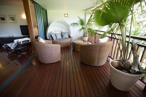 Bejárat, Carlton Plage PK18 White Sand Beach Pool 2BR2BA fiber Wi-Fi AC in Mahina