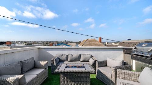 Seaside Style by AvantStay Rooftop Walk to Beach Chic Design in Newport Beach, USA