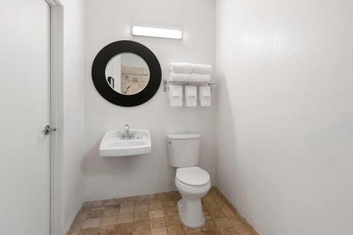 Ramada Suites by Wyndham San Diego/Hotel Circle Area - image 5