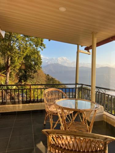 Apartment with Mountain View