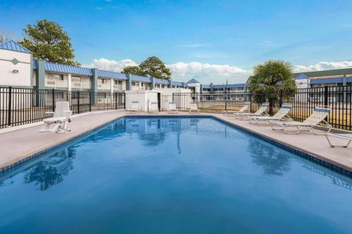 Super 8 by Wyndham Portsmouth - Norfolk in Portsmouth, USA