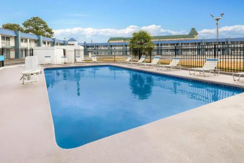 Super 8 by Wyndham Portsmouth - Norfolk in Portsmouth, USA