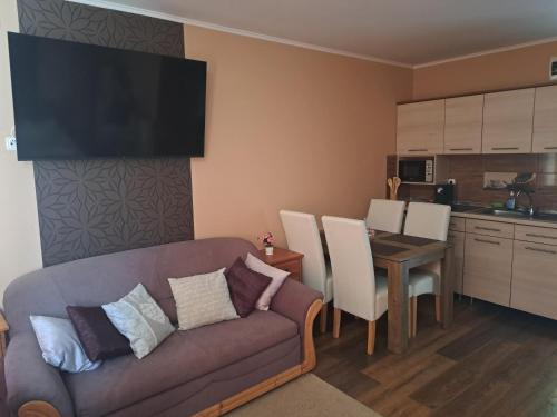 Kitchen, Varkert Premium Apartman in Kastelykert