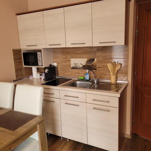 Varkert Premium Apartman in Kastelykert
