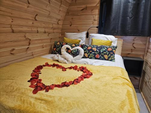 Cabanes du Domaine des Fées gîte à louer Gevry