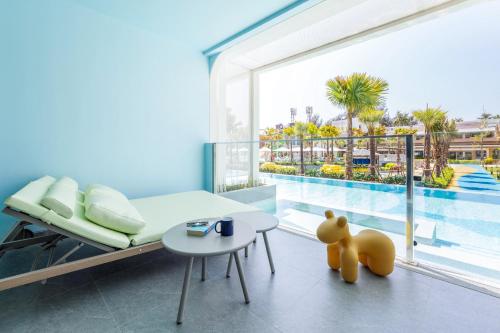 room detail thumbnail 1