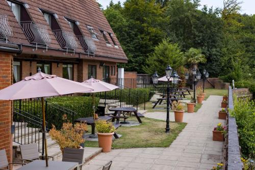 Lakeside International Hotel in Camberley