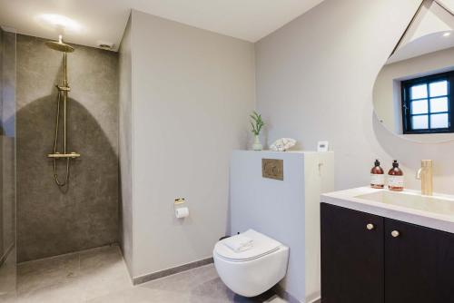 Elegant Private Villa Apartment in the Heart of Am - image 14