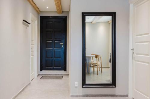 Elegant Private Villa Apartment in the Heart of Am - image 11