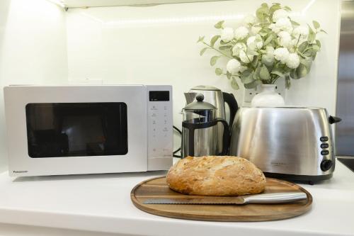 Stylish 1-Bed Apartment in Fairview - image 3