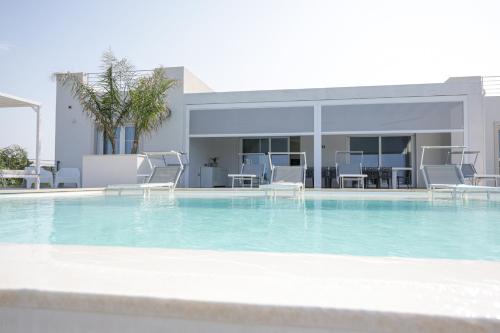 Villa con piscina e vista mare immersa nella natura