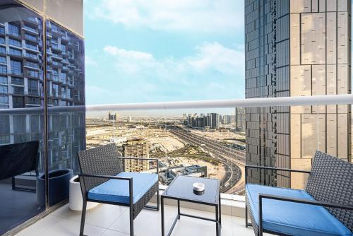 PNB Living - Luxury 2 Bedroom Apartment with High Floor - DAMAC Towers by Paramount Tower D - image 8