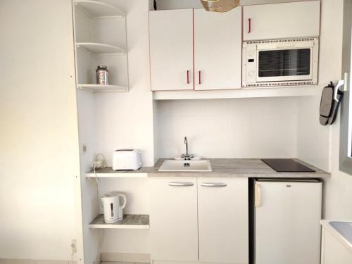 Plage à pied pour cet appartement climatisé - 4 couchages -4PLAGE9 - image 2
