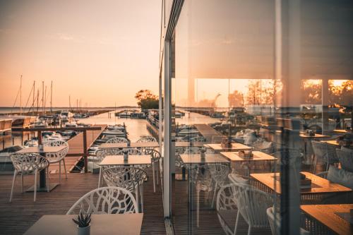 Restaurant, Marina Martinshafen - Beach life in Sagard