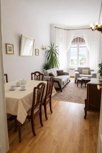 The Best Location 130 m2 salon apartment