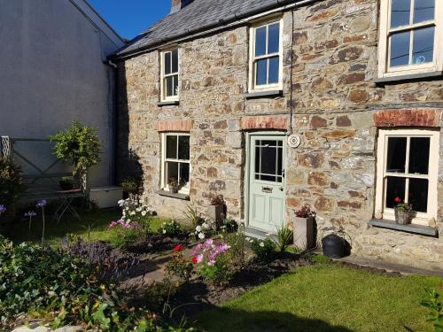 A szálláshely kívülről, An Artist's Cottage in Fishguard