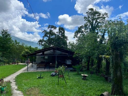 花园, Dali`s Guest House in 马尔特维利