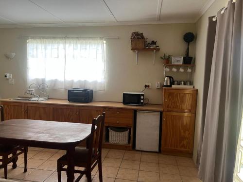 Kitchen, Boschberg Accommodation in Somerset East