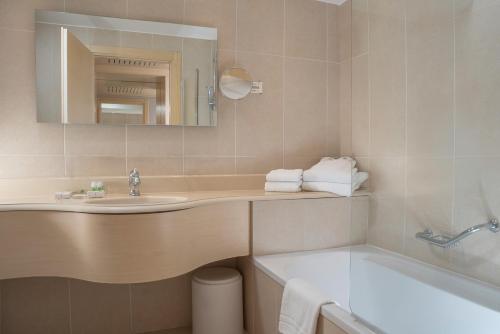 room detail thumbnail 2