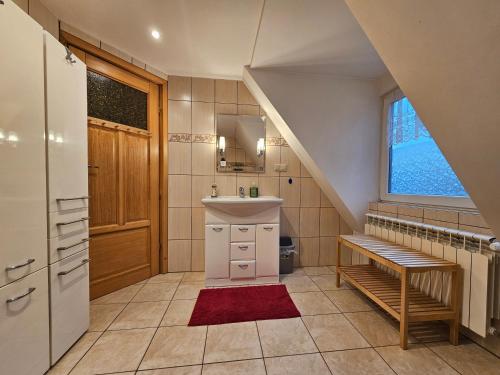 Vannas istaba, Ferienhaus "BASTEK1" am See mit Kamin & JACUZZI - Domek Letniskowy BASTEK in Krživonoga