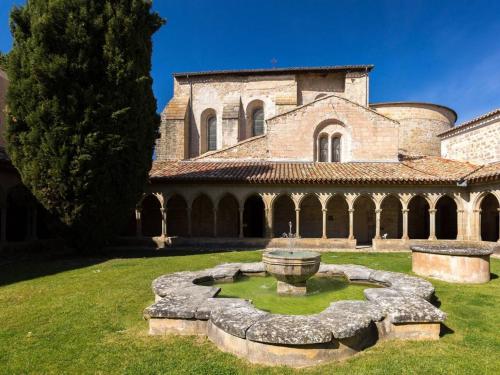 Skats, Le Nid de l'Abbaye - Maison de charme rénovée (Le Nid de l'Abbaye - Maison de charme renovee) in Saint-Hilaire (Languedoc-Roussillon)