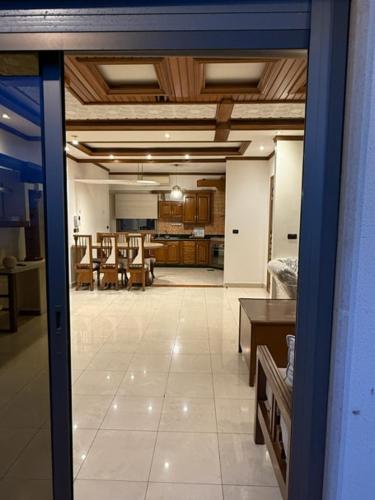 Bright Sea-View Stay in Ain El Mreisseh - image 2