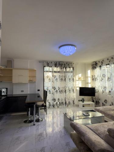 Sea View Apartment - image 5