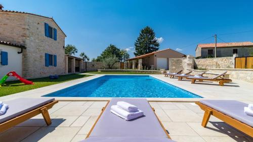 Peldbaseins, Villa Boccordi by Villas Guide in Bokordici