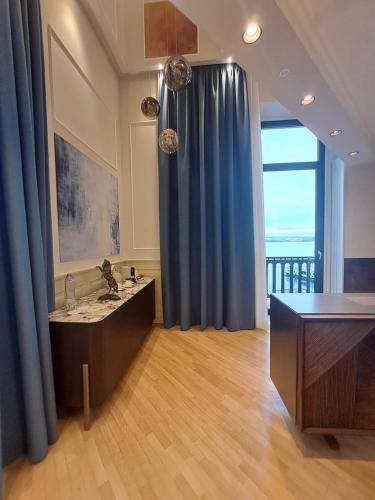 Suite, executive, sea view