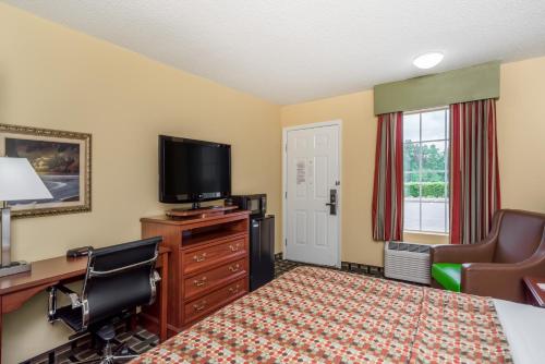 Howard Johnson by Wyndham Dalton - image 5