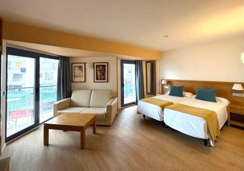 Apartamentos MS Puerto Marina, antes MS Pepita in 貝納爾馬德納鎮中心