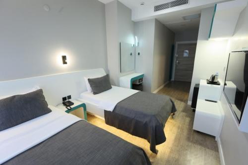 2 twin beds
