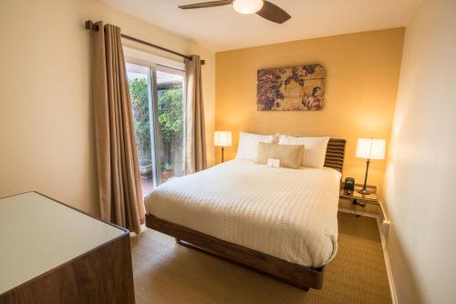 81703481 Harbor House Inn