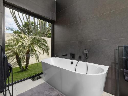 New Pearl Private Exclusive Retreat Pool&Garden in Meiveld