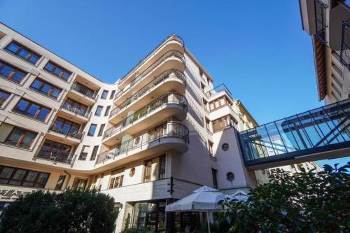 Jasmin Apartment at Gozsdu with free garage - image 2