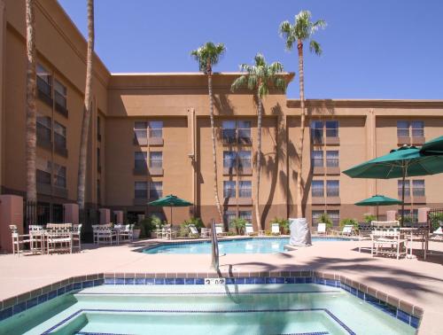 GreenTree Inn & Suites Phoenix Sky Harbor