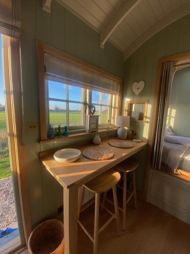 Happy Place Shepherds Hut in Chesterton (Warwickshire)